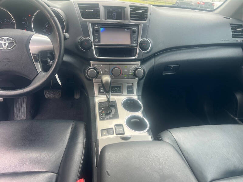 2013 Toyota Highlander SE