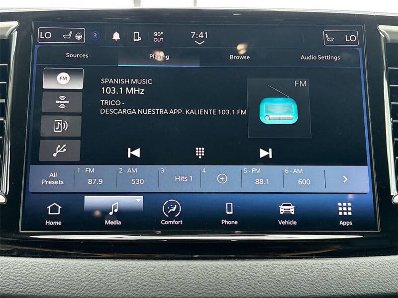 2023 Chrysler Pacifica Touring L