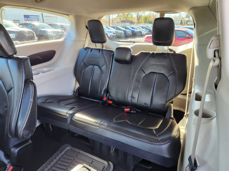 2017 Chrysler Pacifica Touring-L