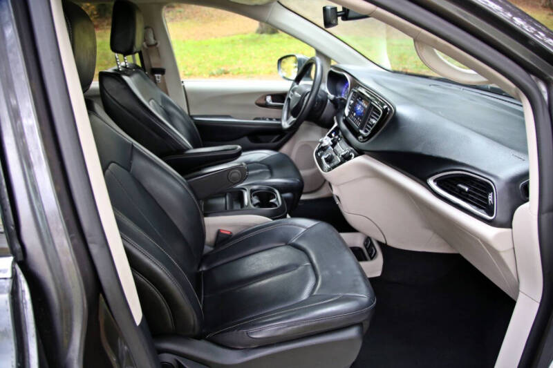 2020 Chrysler Voyager LXi