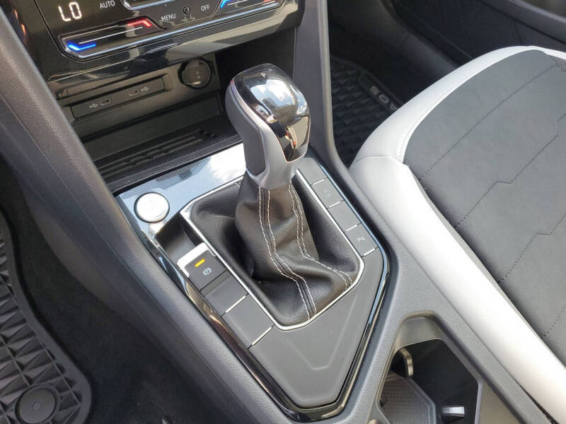 2025 Volkswagen Taos SE