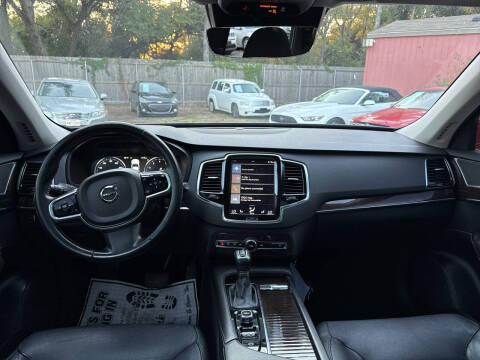 2017 Volvo XC90 T5 Momentum