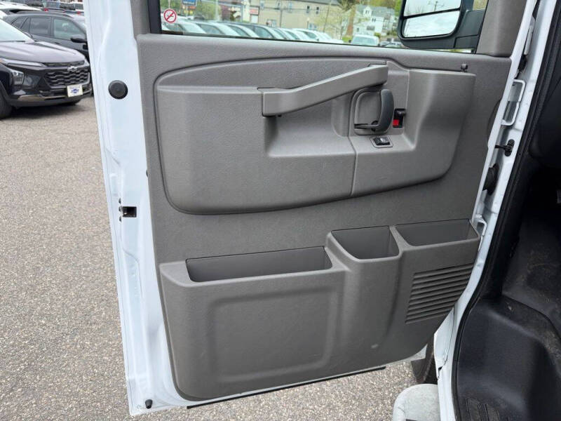 2025 GMC Savana 2500