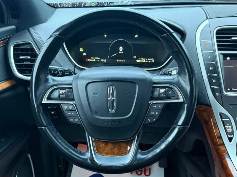 2019 Lincoln Nautilus Select