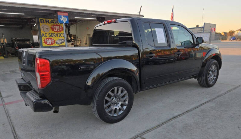 2012 Nissan Frontier SV photo 17