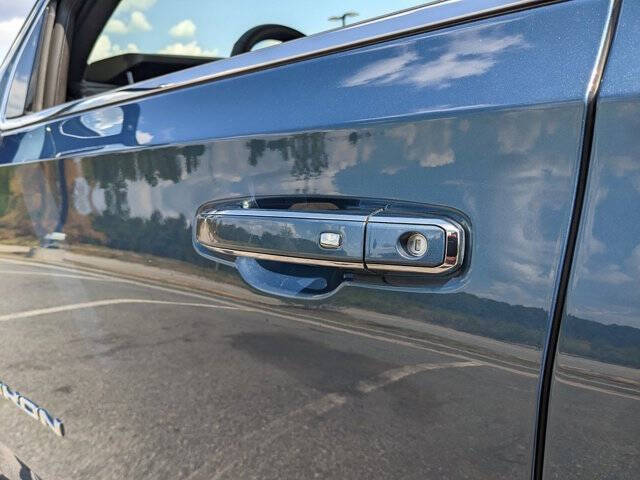 2025 GMC Yukon Elevation