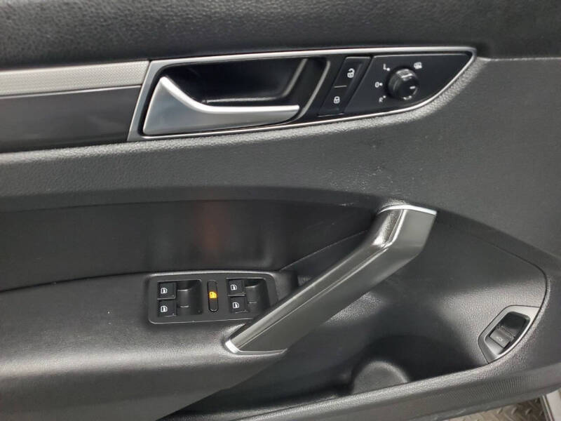 2018 Volkswagen Passat 2.0T R-Line