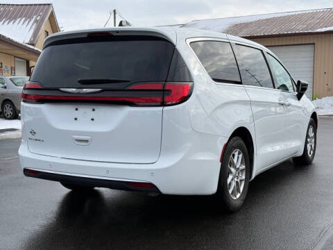 2025 Chrysler Pacifica Select