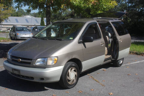 1998 Toyota Sienna for sale at Auto Bahn Motors in Winchester VA