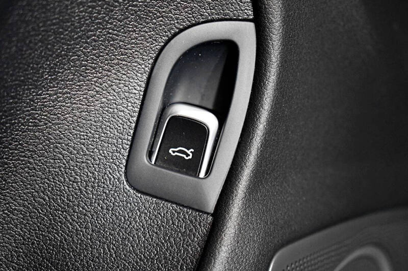 2016 Audi A4 2.0T quattro Premium Plus