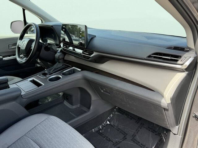 2024 Toyota Sienna LE 8-Passenger