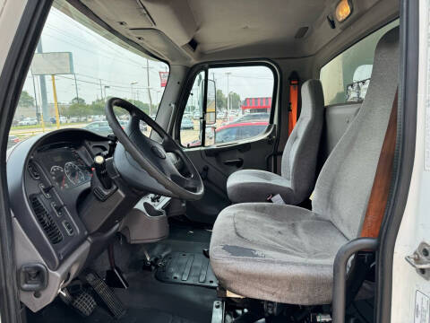 2013 Freightliner M2 106