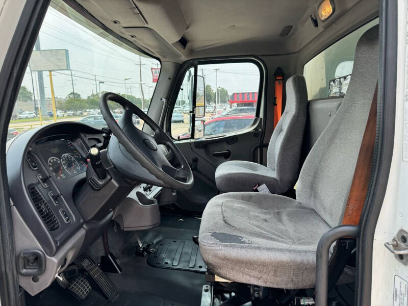 2013 Freightliner M2 106