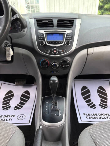 2013 Hyundai Accent GLS