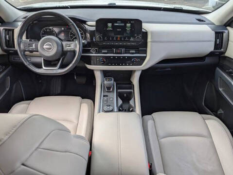 2022 Nissan Pathfinder SL