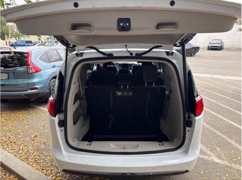 2017 Chrysler Pacifica Touring-L Plus