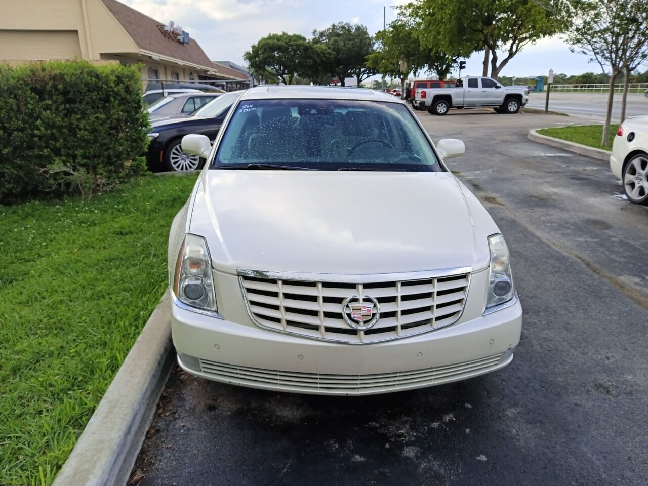 2011 Cadillac DTS Sedan - $7,950