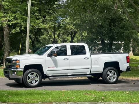 2015 Chevrolet Silverado 2500HD for sale at OVERDRIVE AUTO SALES, LLC. in Clarksville IN