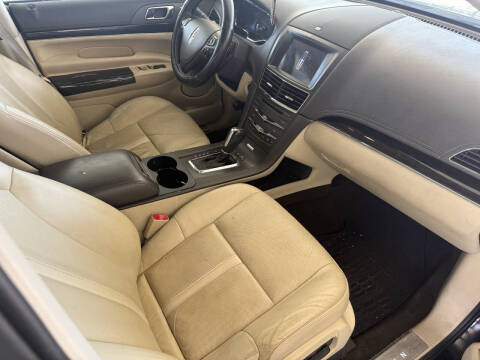 2019 Lincoln MKT Reserve