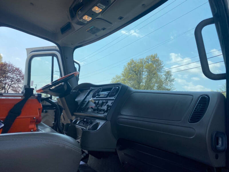 2008 Freightliner M2 106