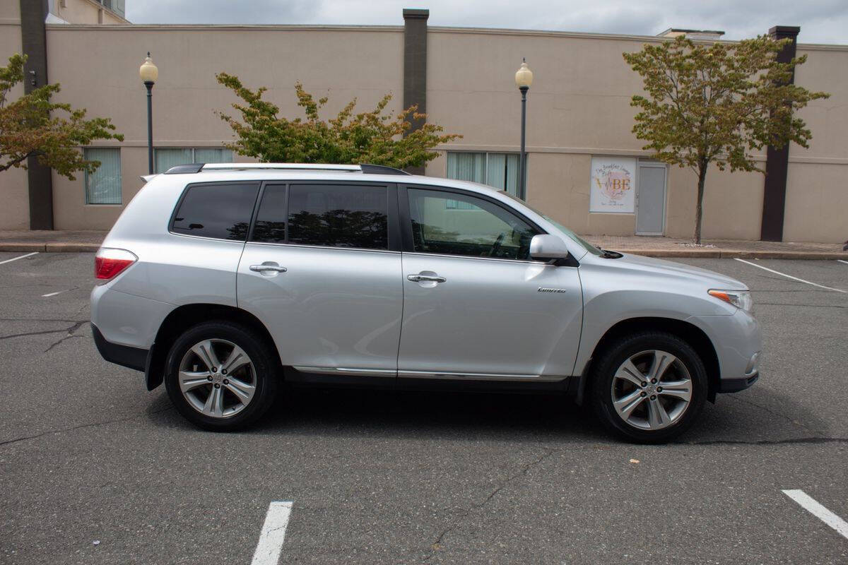 2011 Toyota Highlander for sale at Vrbo Motors in Linden, NJ