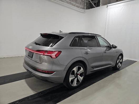 2022 Audi e-tron quattro Premium Plus