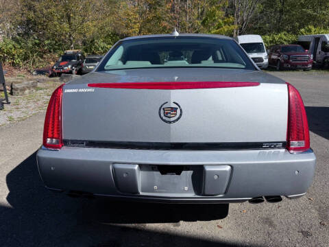 2011 Cadillac DTS Luxury Collection