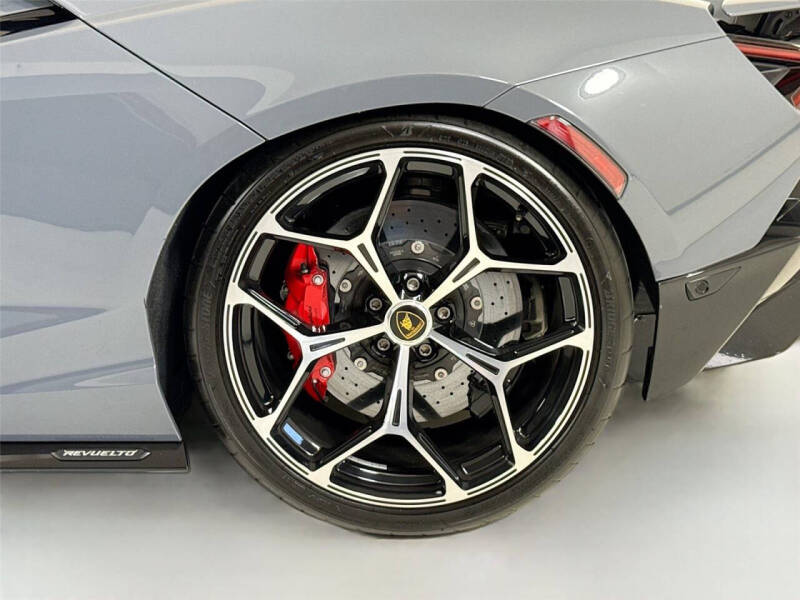 2025 Lamborghini Revuelto