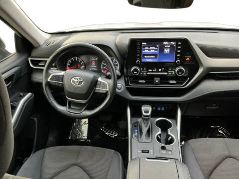 2022 Toyota Highlander LE