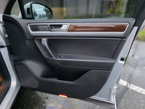 2015 Volkswagen Touareg V6 Lux