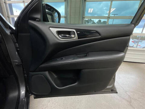 2020 Nissan Pathfinder SV