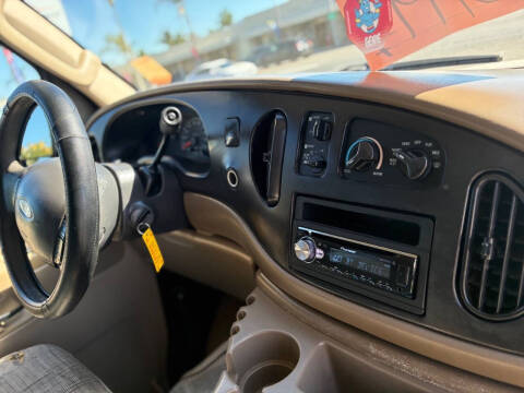 2003 Ford E-Series E-350 SD XLT