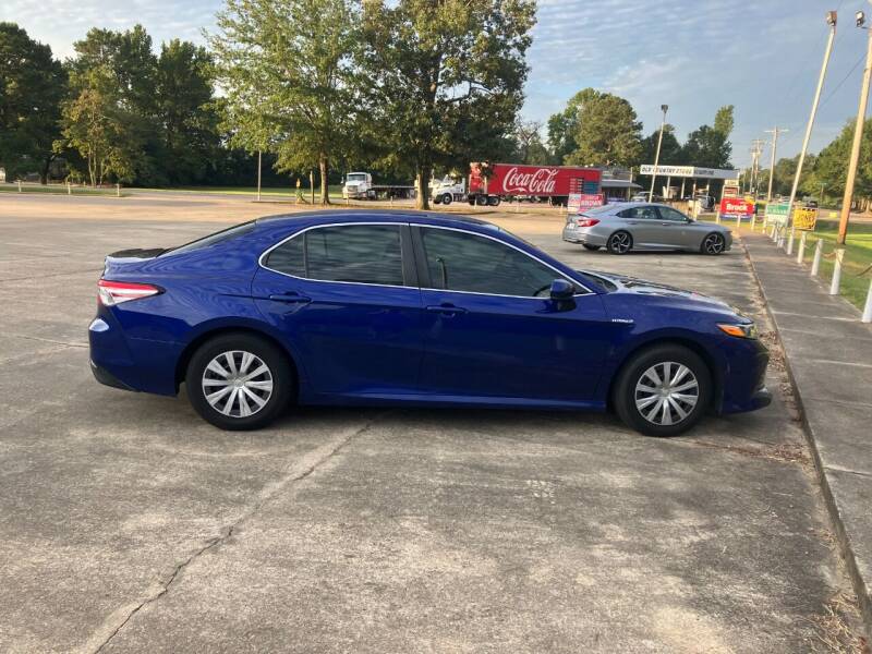2018 Toyota Camry Hybrid for sale at ALLEN JONES USED CARS INC in Steens MS