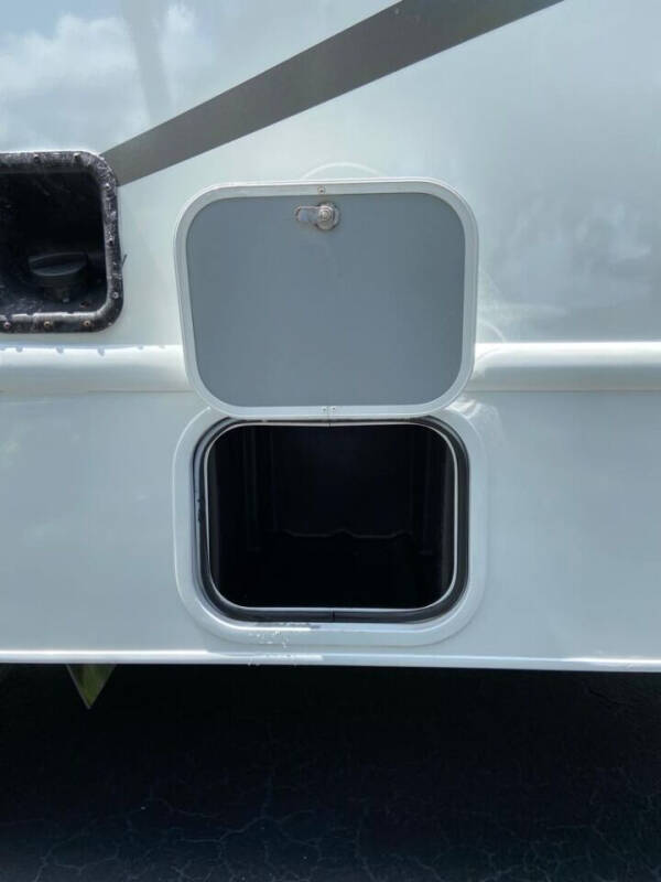 2015 FORD ECONOLINE E450 CLASS C THOR MAJESTIC 28A MOTORHOME