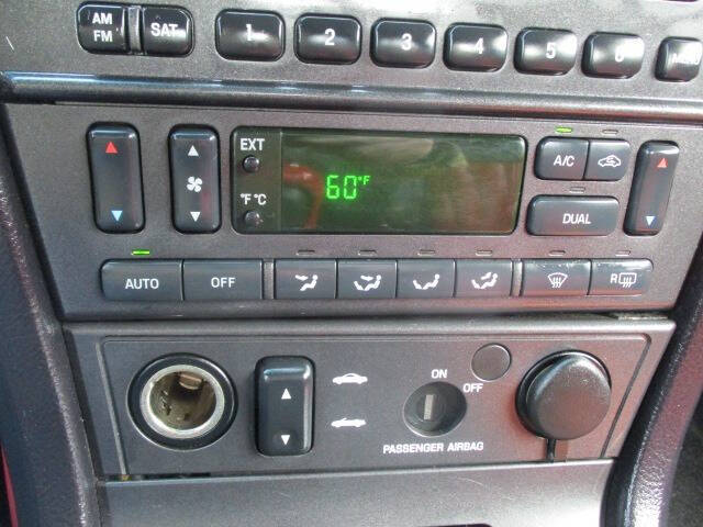 2004 Ford Thunderbird Deluxe