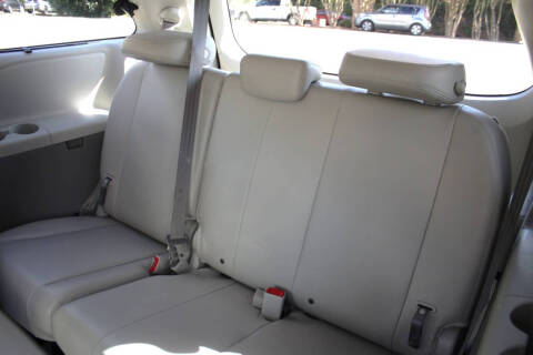 2013 Toyota Sienna XLE 7-Passenger Auto Access Seat