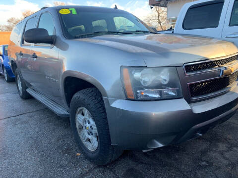 2007 Chevrolet Suburban for sale at HIDALGOS AUTO SALES in Omaha NE