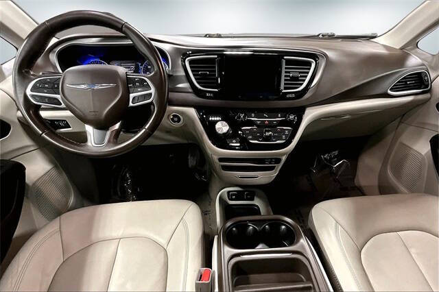 2017 Chrysler Pacifica Touring-L