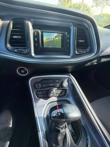 2017 Dodge Challenger SXT