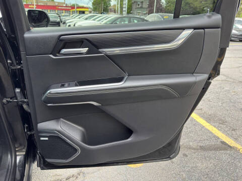 2024 GMC Acadia Elevation