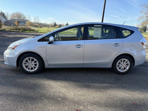 2014 Toyota Prius v Two
