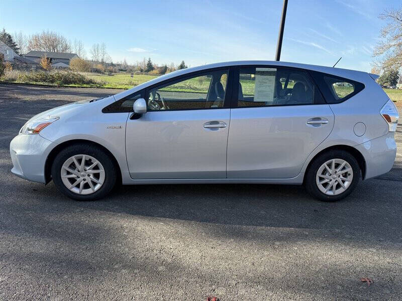 2014 Toyota Prius v Two