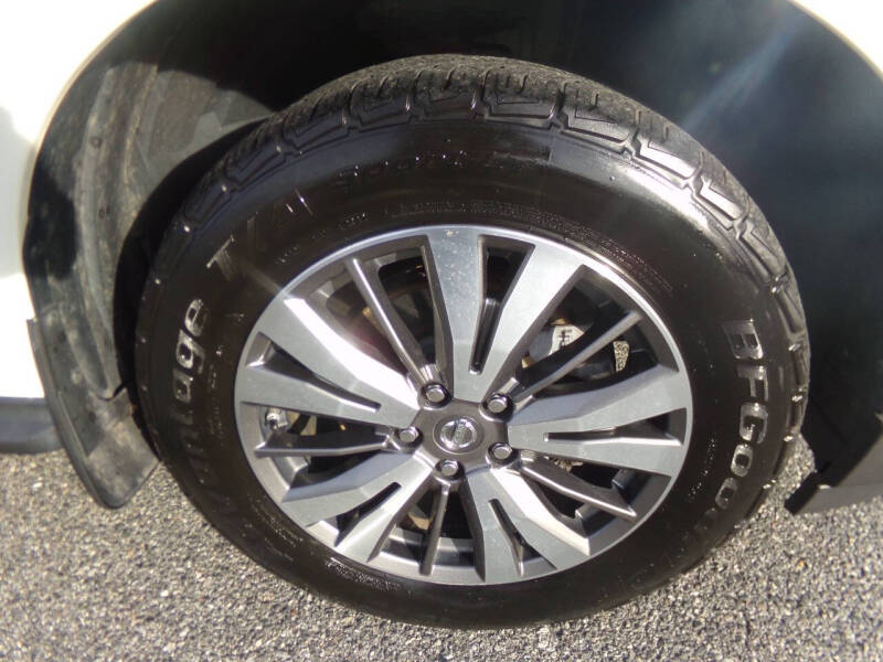 2017 Nissan Pathfinder SL