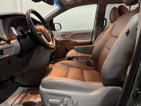 2020 Toyota Sienna XLE 8-Passenger