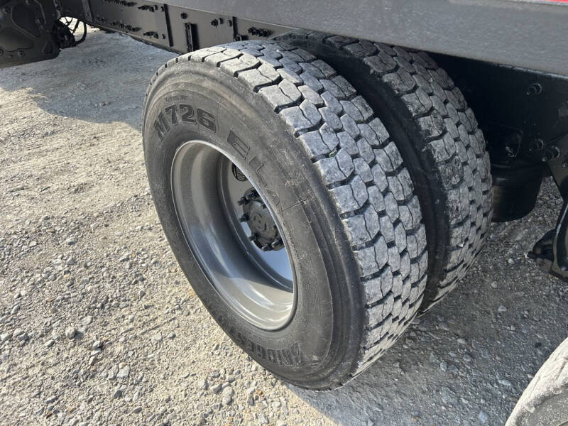 2017 Freightliner M2106 Truck