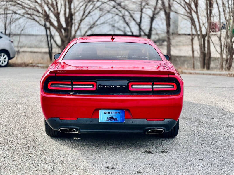 2016 Dodge Challenger SXT Plus