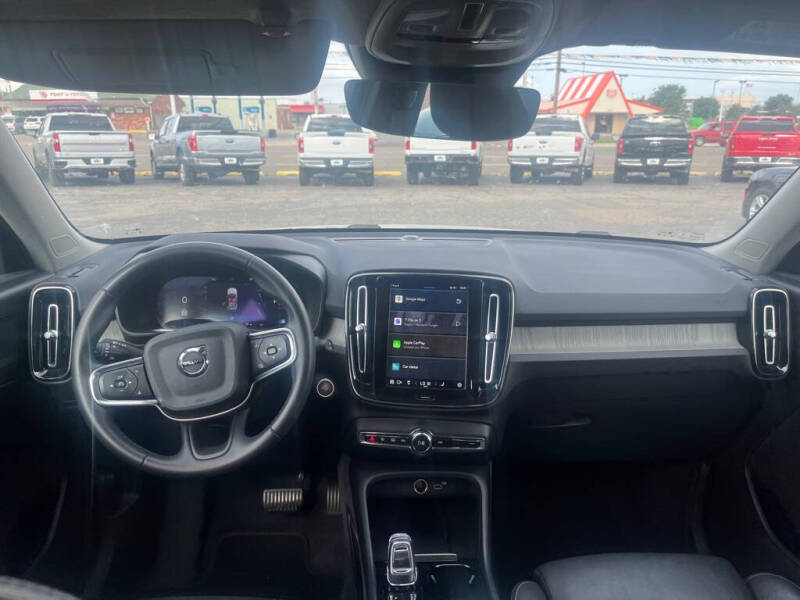 2024 Volvo XC40 B5 Plus Dark Theme