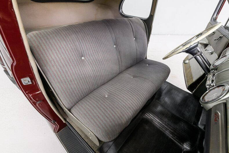 1946 Ford Super Deluxe