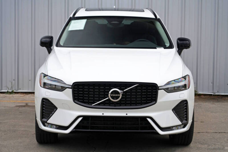 2024 Volvo XC60 B5 Plus Dark Theme