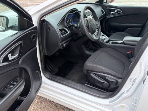 2016 Chrysler 200 LX